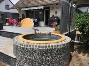 Wellness Hot Tub Met Externe Houtkachel (10)