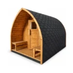 TimberIN Nordic Pod Custom boogvormige buitensauna met houten gevel, glazen deur, overdekte entreebanken en zwart shingledak op witte achtergrond