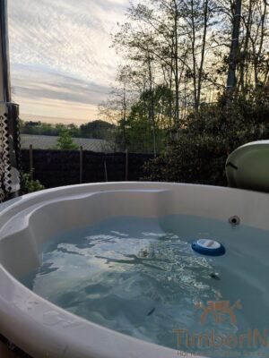 Hottub Jacuzzi Met Houtkachel Mogelijk Met Bubbels Jets (1)
