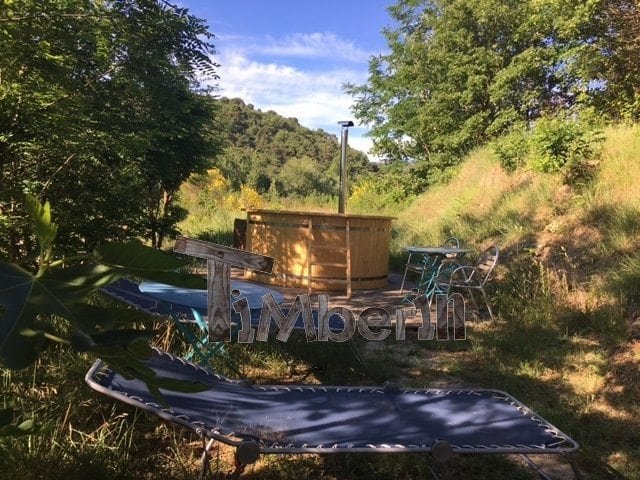 Houtgestookte Hottub Met Kunststof Gites CRESTET France 3
