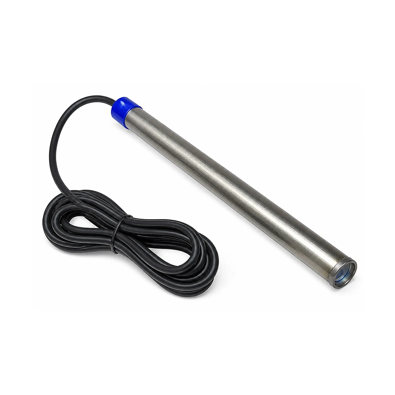 Slanke roestvrijstalen dompelverwarmer met blauwe afgedichte aansluiting en opgerolde zwarte stroomkabel op witte achtergrond.