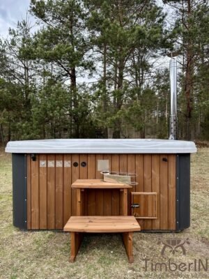 Jacuzzi kopen voor buiten: houten hottub met comfortabele kuip in een Nederlandse tuin