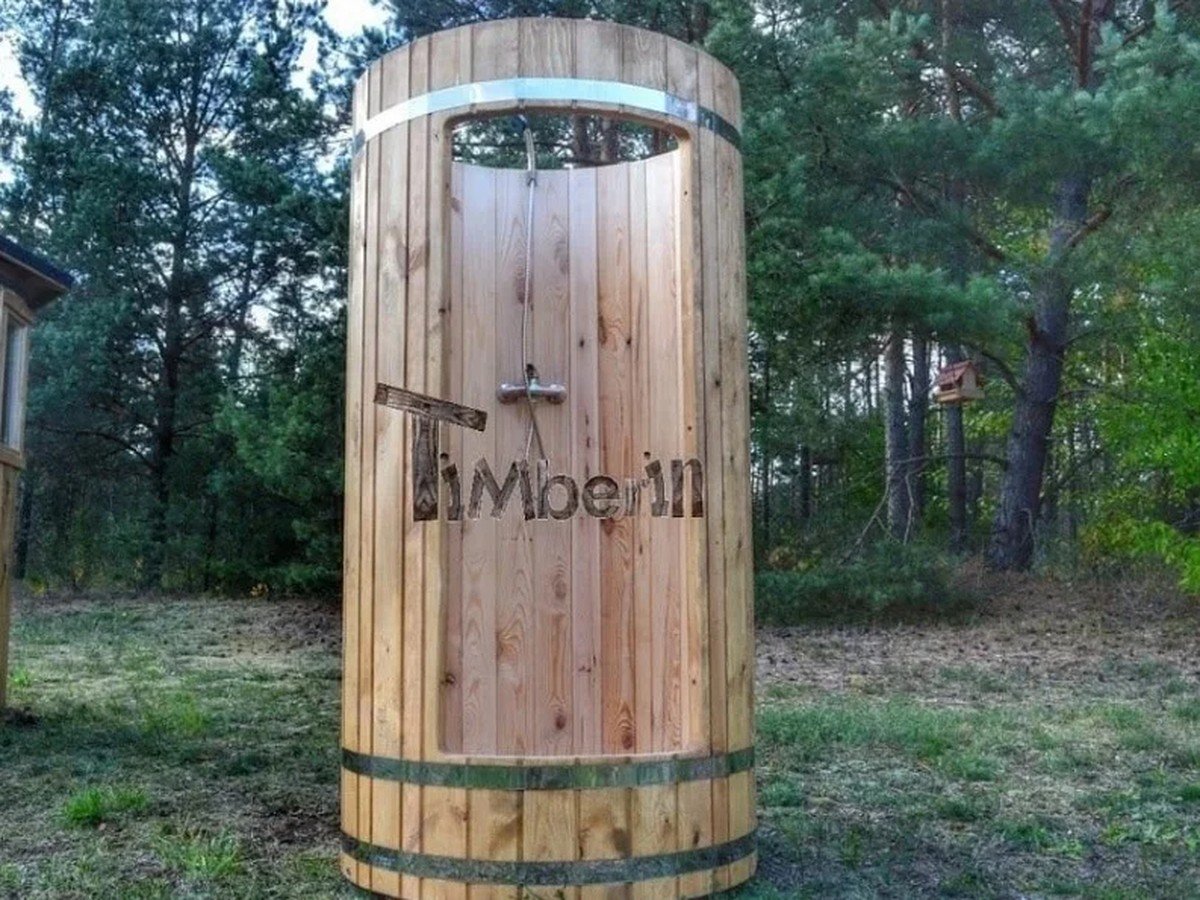 Handgemaakte houten buitendouche voor tuin en sauna