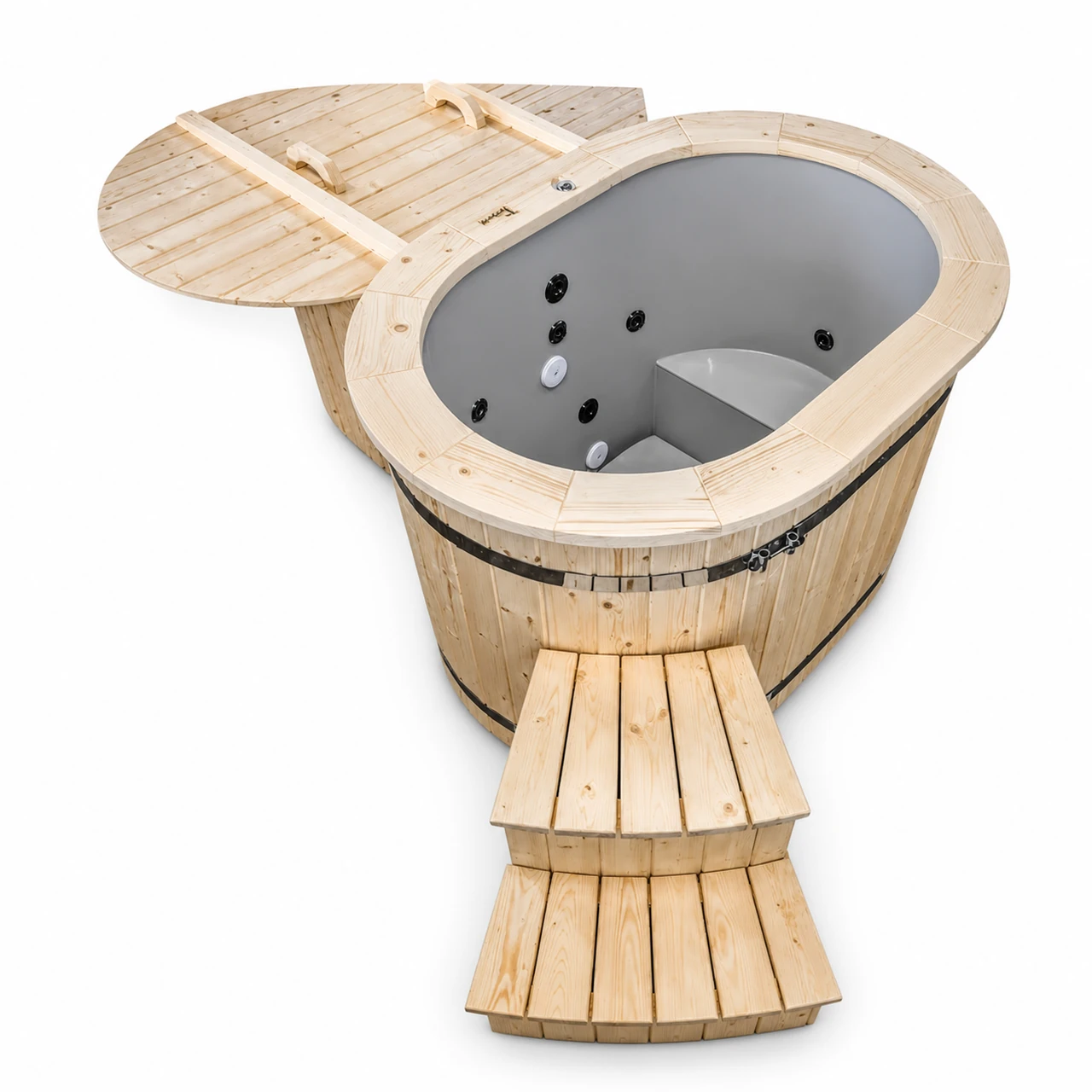 TimberIN Nordic Oval Duo ovale houten hottub met lichtgrijze kunststof kuip, ingebouwde zitplaatsen en massagejets, opengeklapte tweedelige houten afdekking, zwarte spanbanden en houten opstap op witte achtergrond.