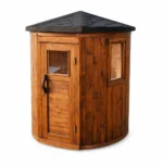 TimberIN Nordic Tower compacte verticale houten buitensauna met ronde vorm, donkere beits, houten deur met vierkant raam, zijraam en zwart shingledak op witte achtergrond.