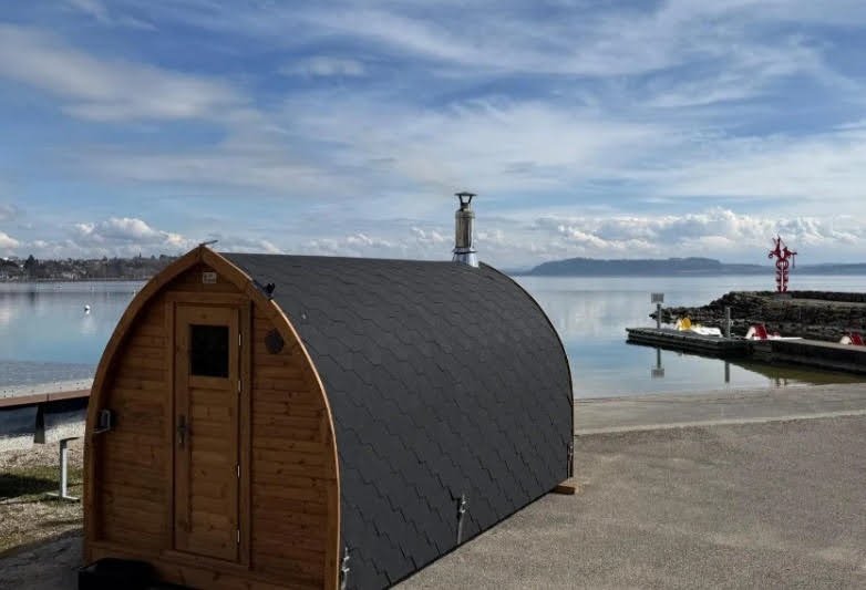 TimberIN Pod-sauna geplaatst bij het water