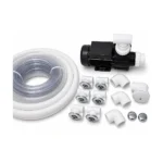 Compleet TimberIN watermassagesysteem voor hottubs met zwarte waterpomp, transparante slangen, zes verchroomde waterjets, witte bochtkoppelingen en aansluitdelen op witte achtergrond.