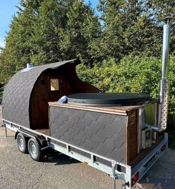Barrelsauna en hottub op een gezamenlijke aanhangwagen