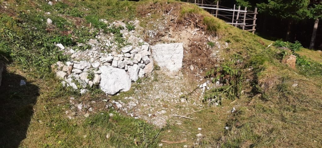Steenachtige steunpunten voor de constructie van een ingebouwde hottub