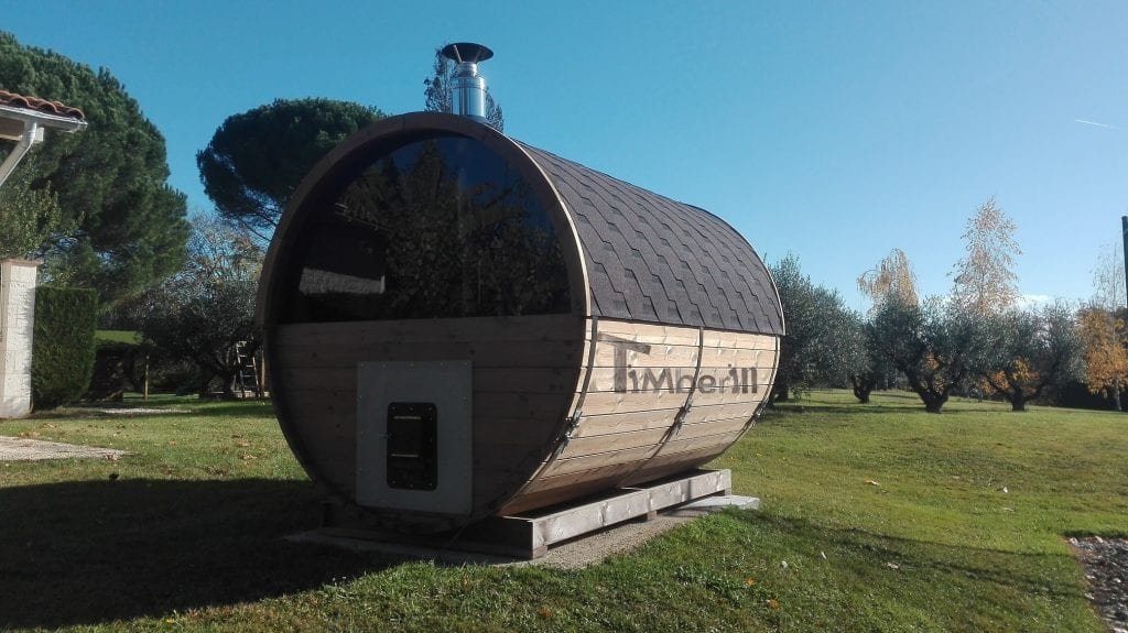 TimberIN barrelsauna geplaatst op voorbereide draagpunten boven de grond