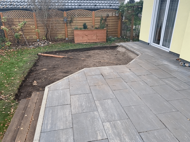 Beoogde plaats van de hottub naast het bestaande terras