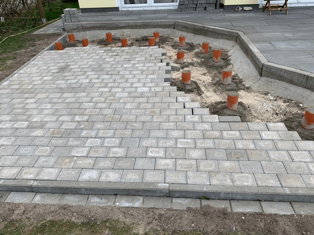 Terrasonderconstructie rond de hottub