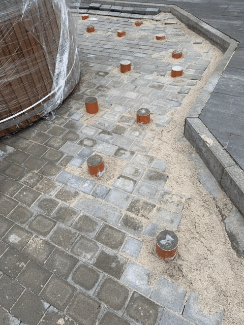 Tussensteunen voor de houten terrasconstructie