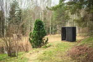 TimberIN Nordic Cube S zwarte sauna aan de bosrand